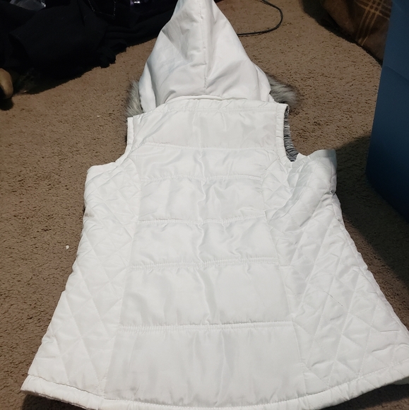 White vest - Picture 3 of 3